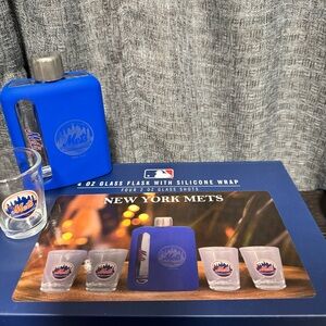 MLB New York Mets Blue Flask and Shot Glass Set